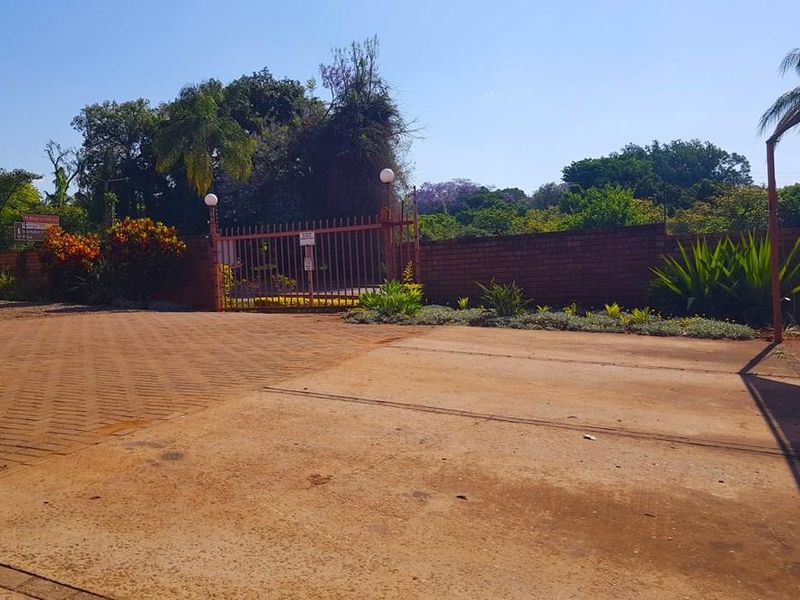 Charming 2-Bedroom Sectional Title Property with Scenic Balcony Views - Photo 2