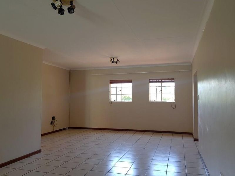 Charming 2-Bedroom Sectional Title Property with Scenic Balcony Views - Photo 5