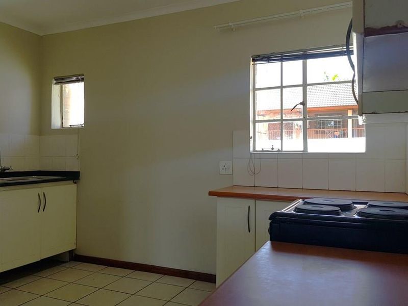 Charming 2-Bedroom Sectional Title Property with Scenic Balcony Views - Photo 7