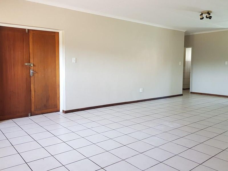 Charming 2-Bedroom Sectional Title Property with Scenic Balcony Views - Photo 4