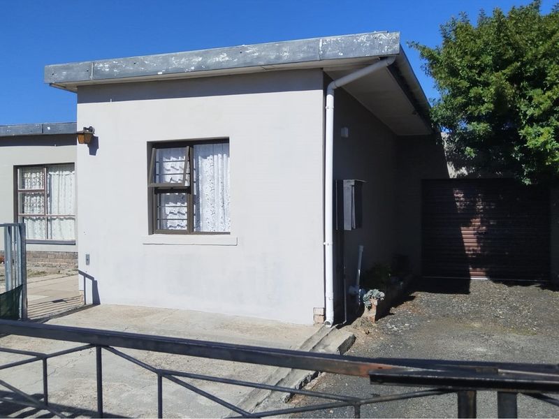 4 Bedroom House for Sale in Newton - Photo 2