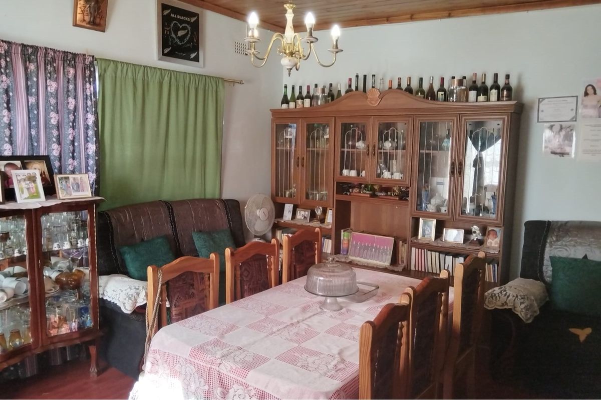 4 Bedroom House for Sale in Newton - Photo 3