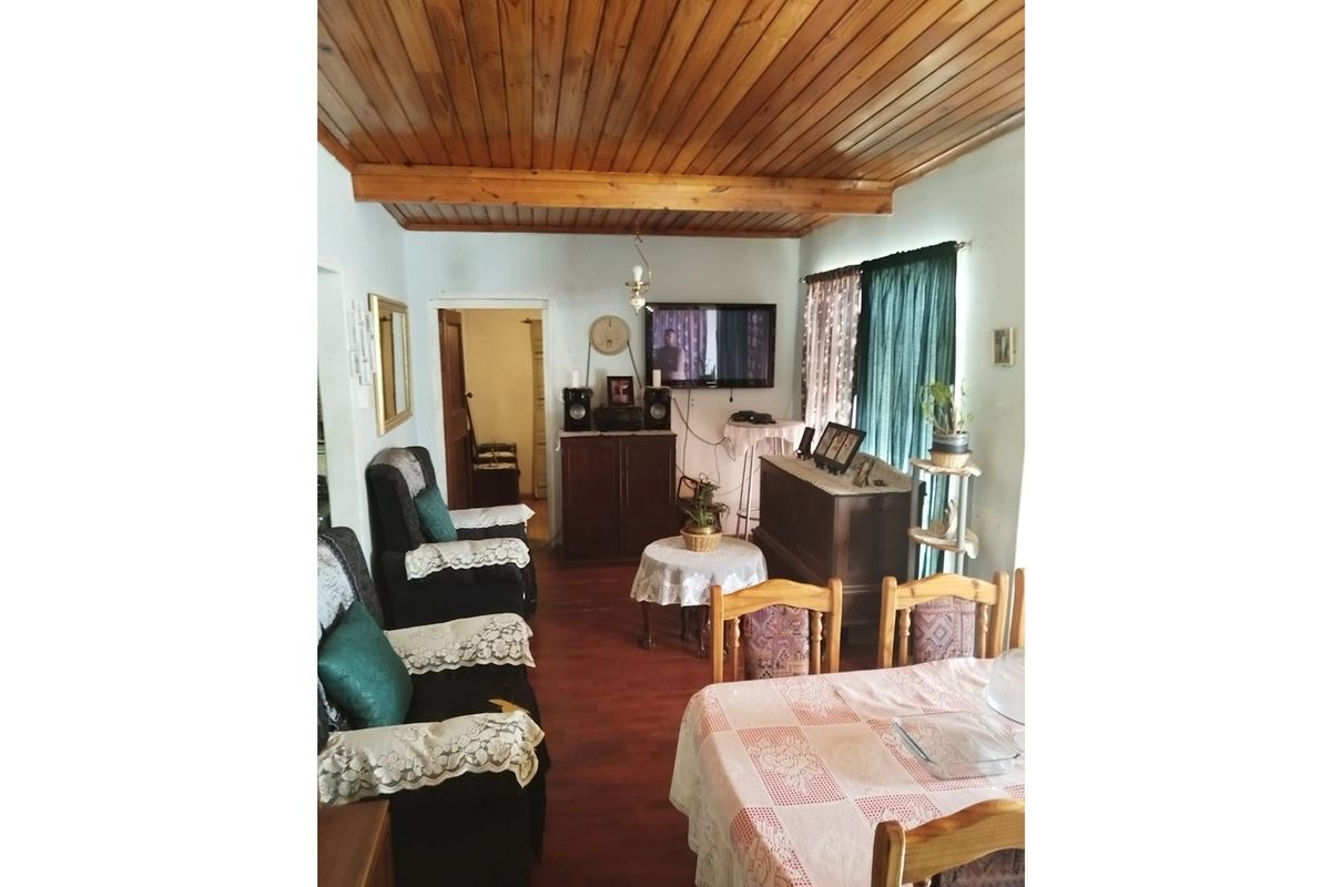 4 Bedroom House for Sale in Newton - Photo 5