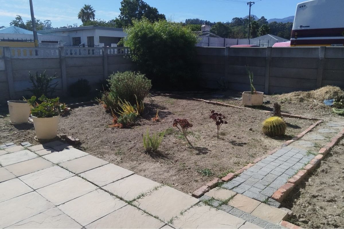 4 Bedroom House for Sale in Newton - Photo 4