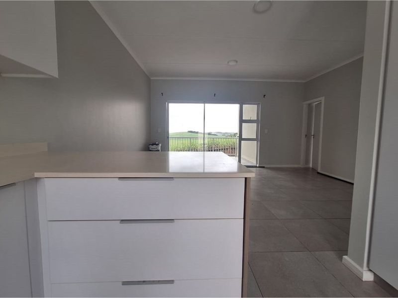 Modern 3-Bedroom Apartment with Serene Views - Photo 6