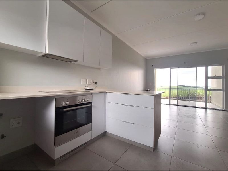 Modern 3-Bedroom Apartment with Serene Views - Photo 3