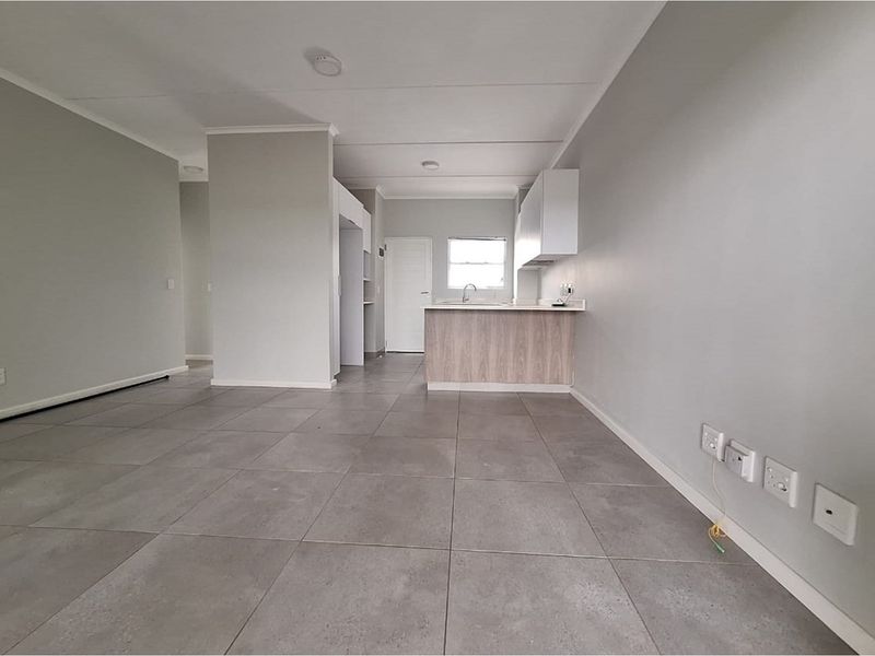 Modern 3-Bedroom Apartment with Serene Views - Photo 10