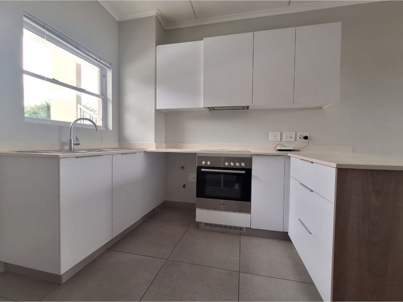 Modern 3-Bedroom Apartment with Serene Views - Photo 7