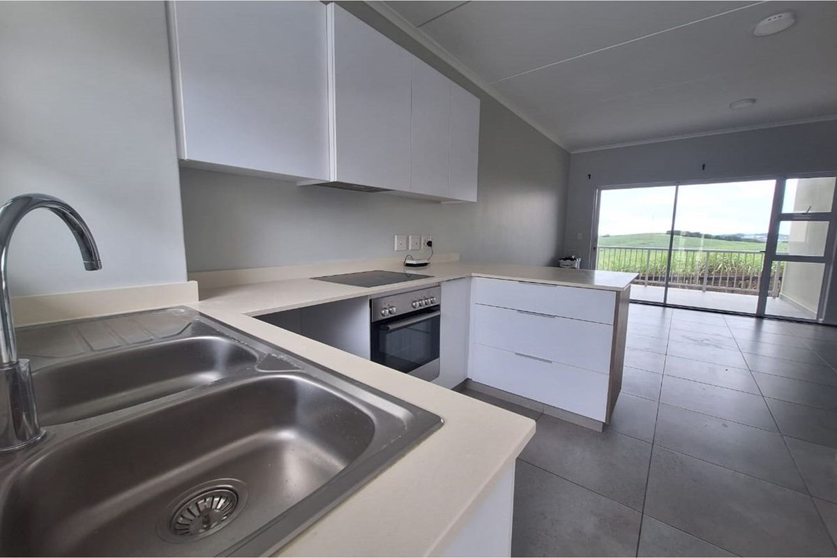 Modern 3-Bedroom Apartment with Serene Views - Photo 4