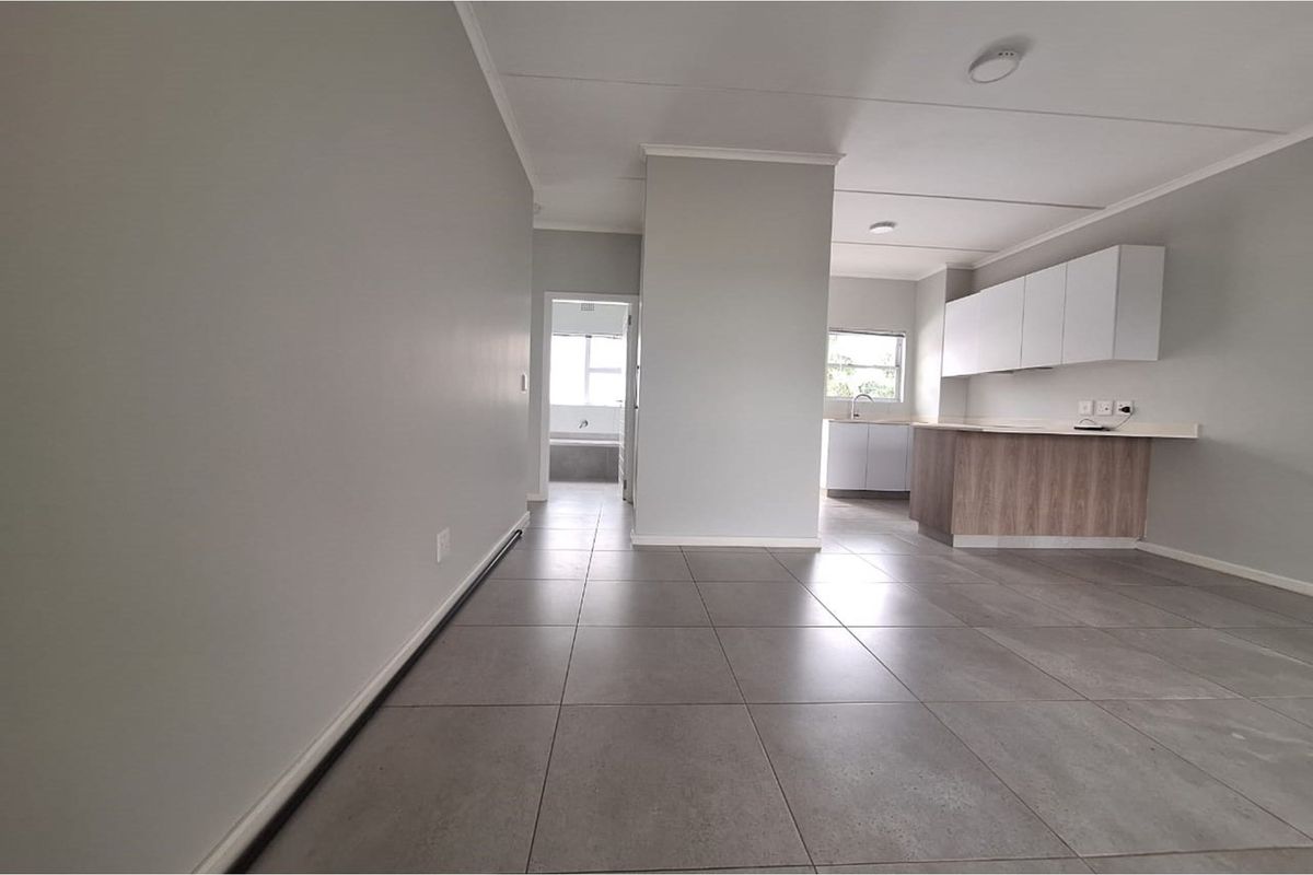 Modern 3-Bedroom Apartment with Serene Views - Photo 5