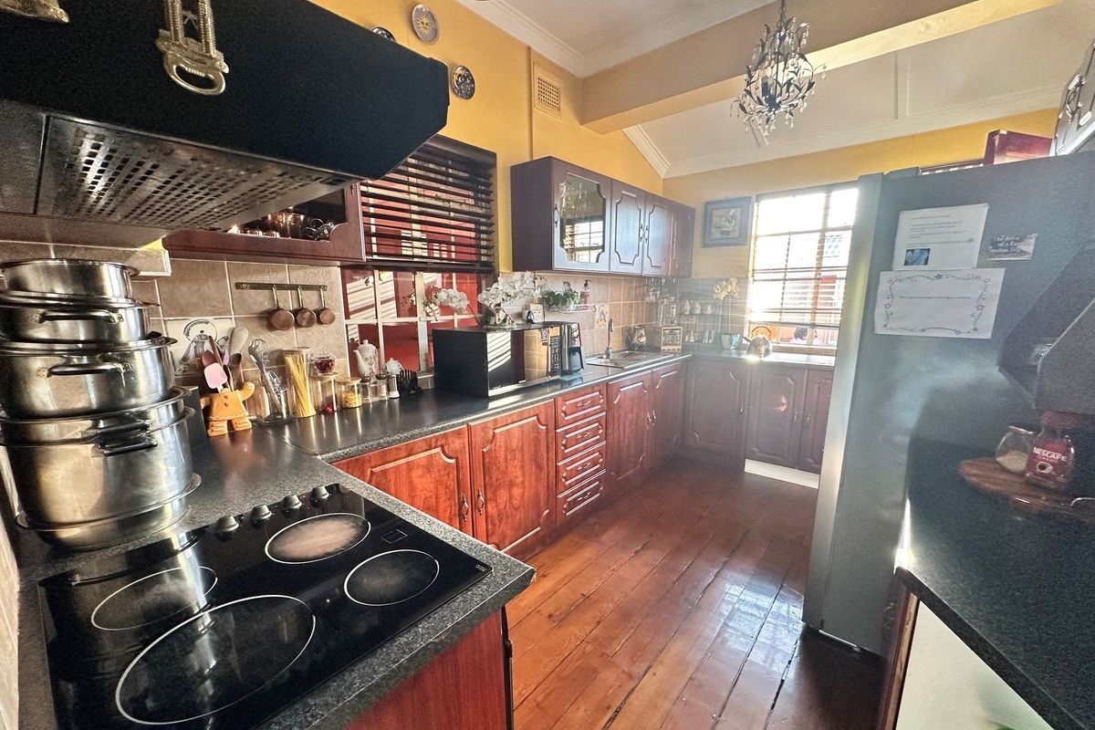 4-Bedroom Home with Rental Unit - Photo 4