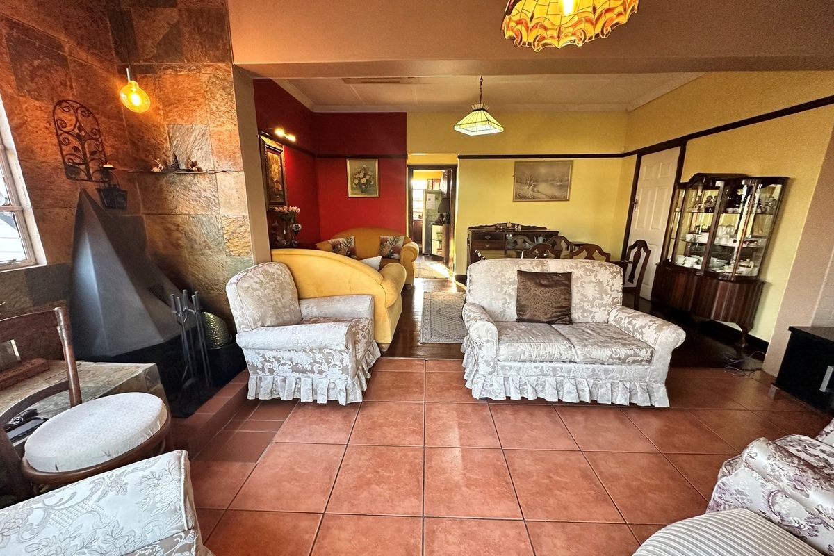 4-Bedroom Home with Rental Unit - Photo 4