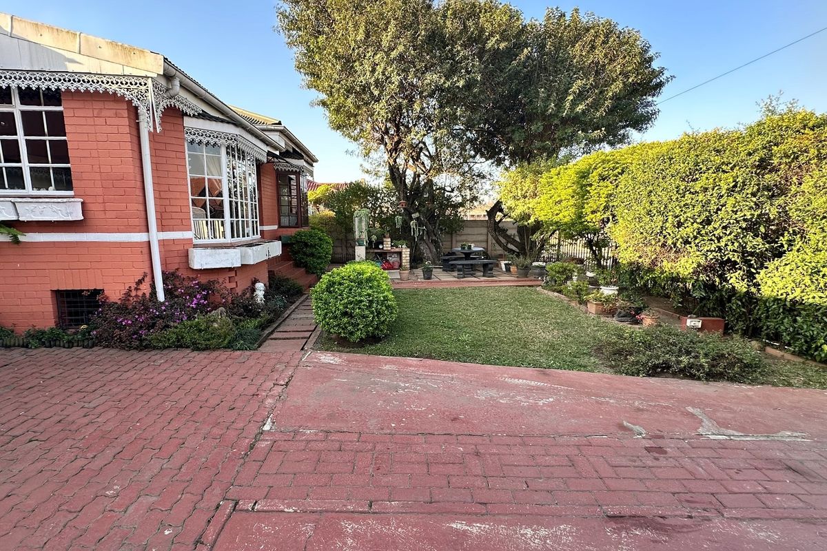 4-Bedroom Home with Rental Unit - Photo 3