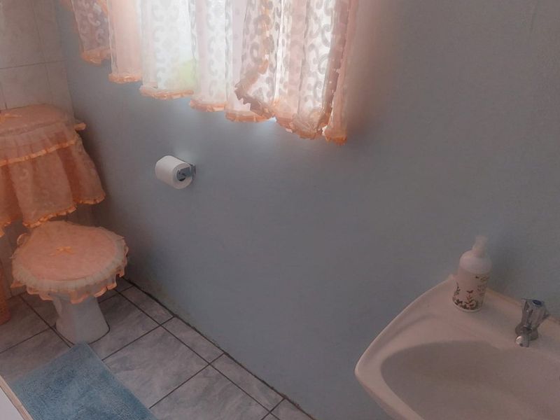 House For Sale in Roodepan, Kimberley - Photo 10