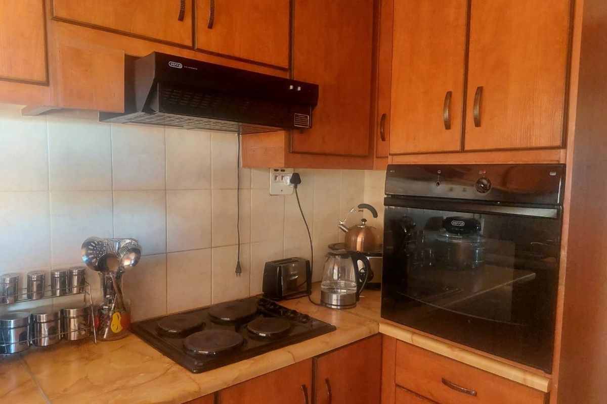 House For Sale in Roodepan, Kimberley - Photo 4