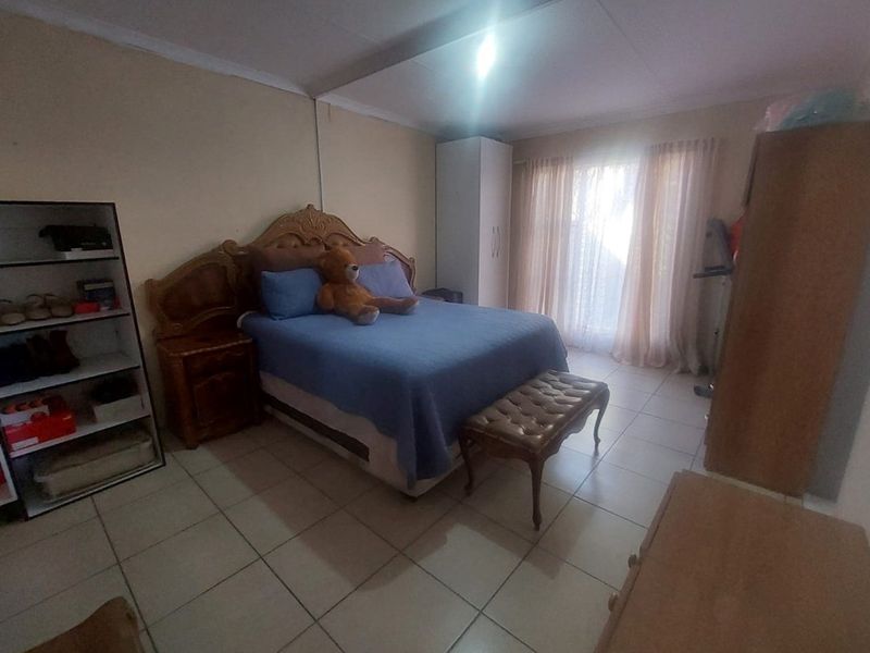 House For Sale in Roodepan, Kimberley - Photo 9