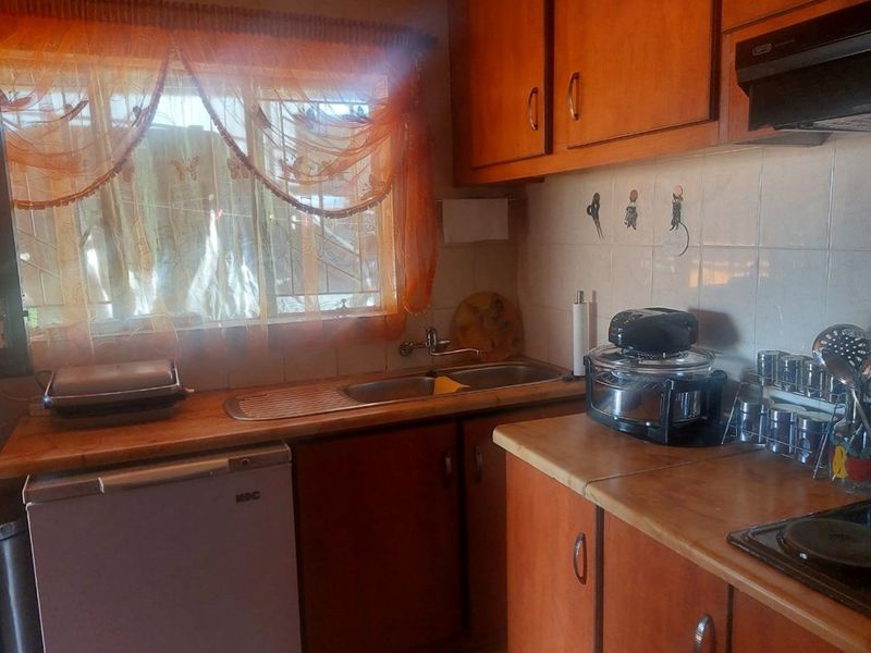 House For Sale in Roodepan, Kimberley - Photo 5