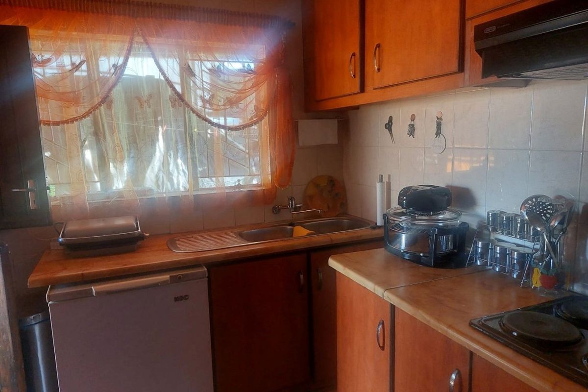 House For Sale in Roodepan, Kimberley - Photo 5