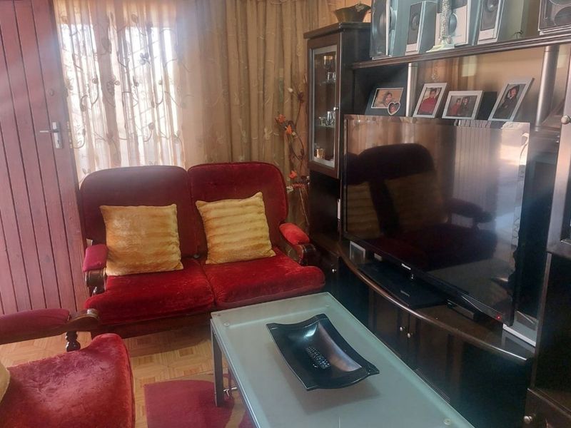 House For Sale in Roodepan, Kimberley - Photo 2