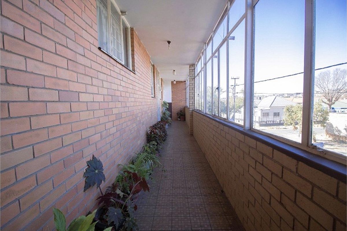 Exceptional 15-Apartment INVESTMENT Property in Rosettenville!! - Photo 3
