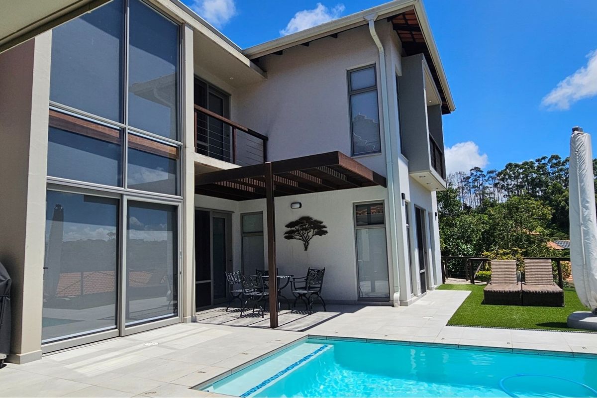 Immaculate Modern 5 Bedroom Home in Port Zimbali Estate - Photo 3