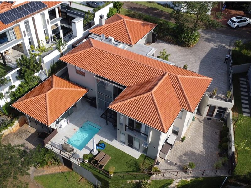 Immaculate Modern 5 Bedroom Home in Port Zimbali Estate - Photo 2
