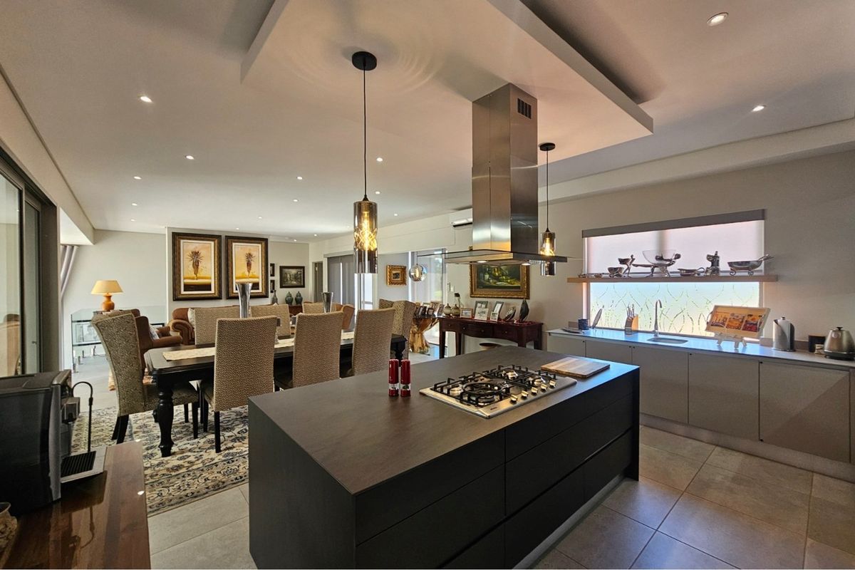 Immaculate Modern 5 Bedroom Home in Port Zimbali Estate - Photo 5