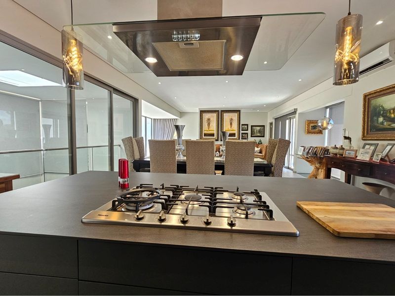 Immaculate Modern 5 Bedroom Home in Port Zimbali Estate - Photo 6