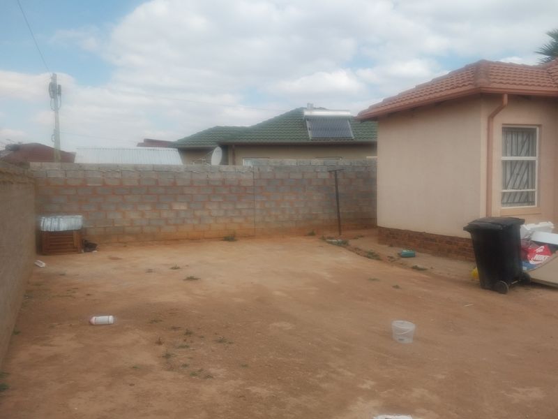 3 Bedroom House for Sale in Lehae - Photo 4