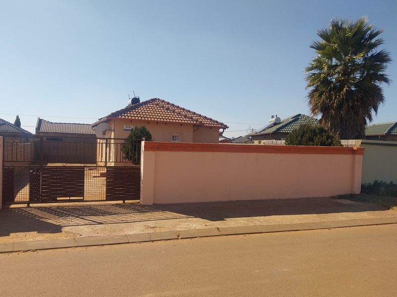 3 Bedroom House for Sale in Lehae - Photo 1