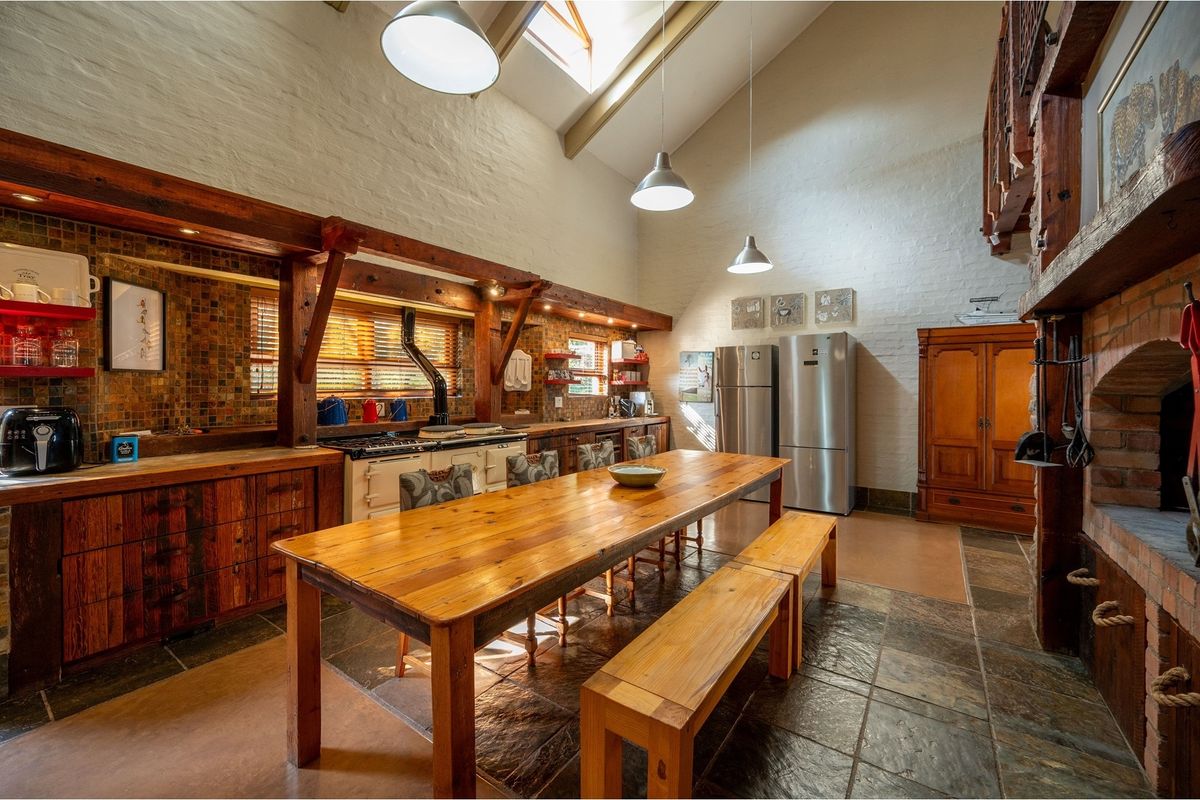 Luxurious 5-Bed Home with 3 Bed Cottage and 1 Bed Home on Sheffield Estate - Photo 5