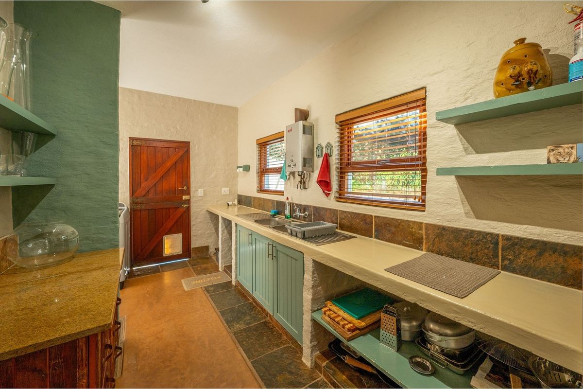 Luxurious 5-Bed Home with 3 Bed Cottage and 1 Bed Home on Sheffield Estate - Photo 3