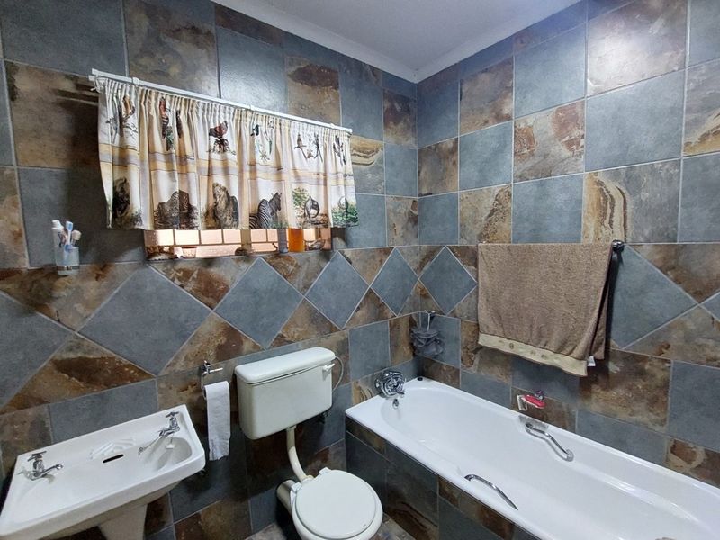 Spacious Four bedroom house for sale in Bela Bela - Photo 7