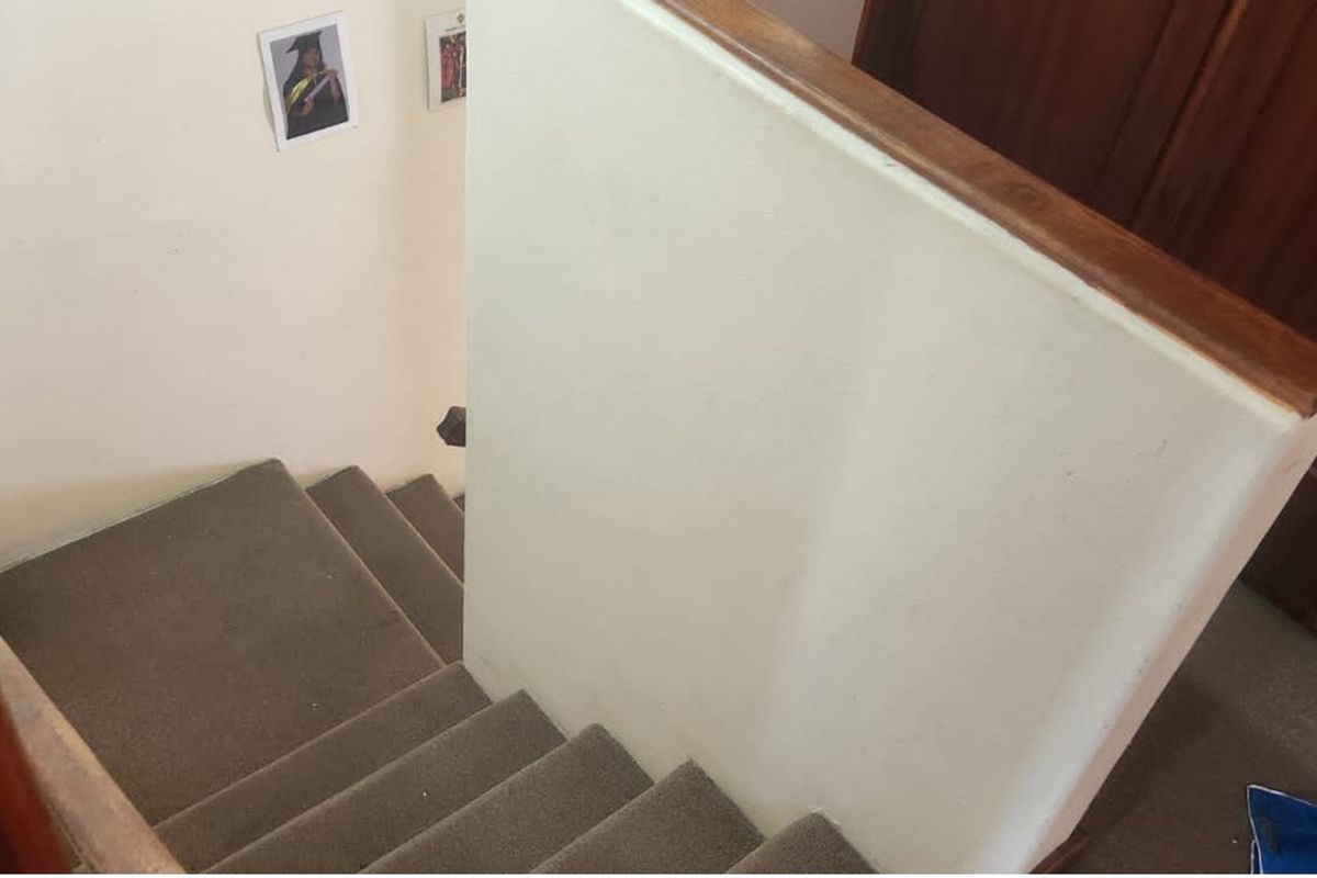 Charming townhouse, close to amenities, featuring secure parking, solar geyser, and inverter. - Photo 3