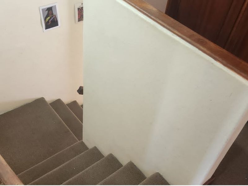 Charming townhouse, close to amenities, featuring secure parking, solar geyser, and inverter. - Photo 3