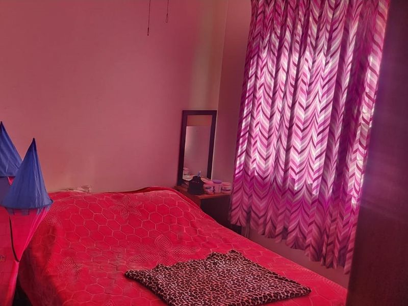 Charming townhouse, close to amenities, featuring secure parking, solar geyser, and inverter. - Photo 9