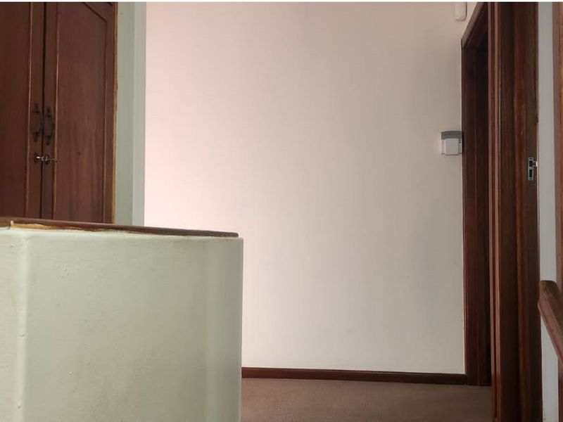 Charming townhouse, close to amenities, featuring secure parking, solar geyser, and inverter. - Photo 7