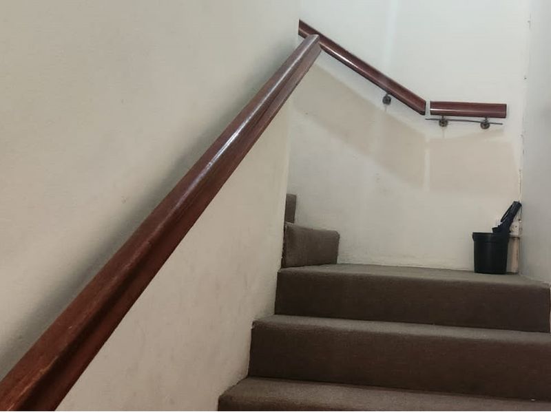 Charming townhouse, close to amenities, featuring secure parking, solar geyser, and inverter. - Photo 6