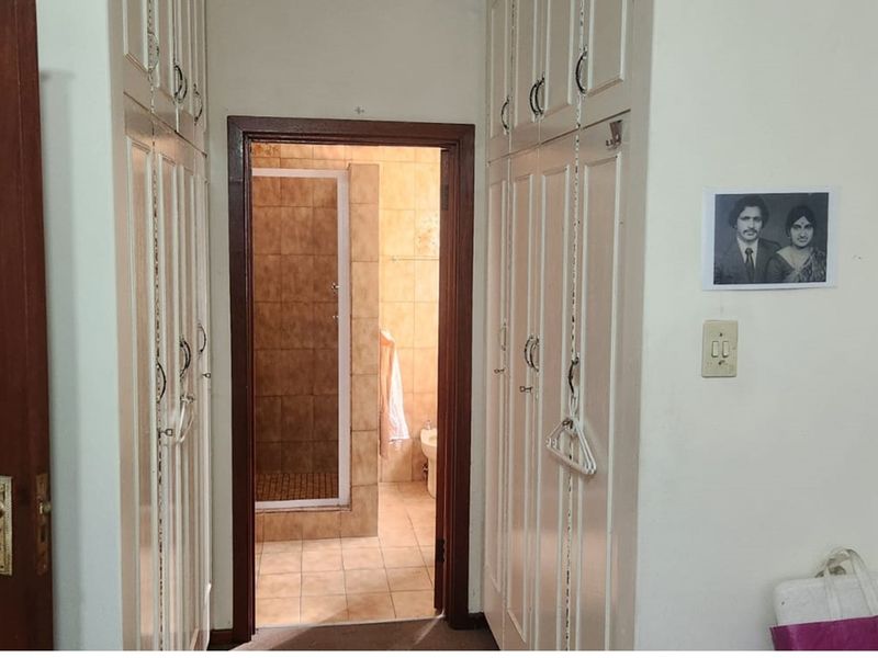 Charming townhouse, close to amenities, featuring secure parking, solar geyser, and inverter. - Photo 4