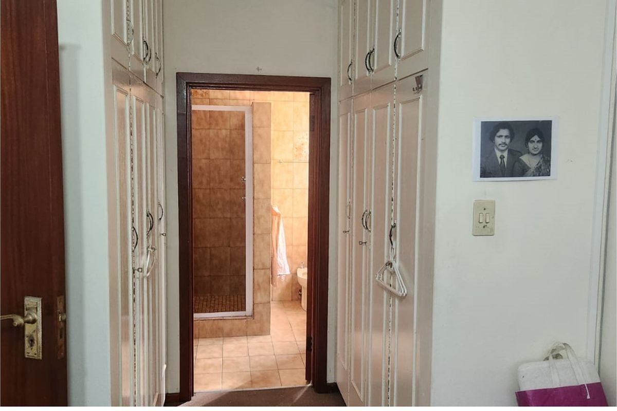 Charming townhouse, close to amenities, featuring secure parking, solar geyser, and inverter. - Photo 4