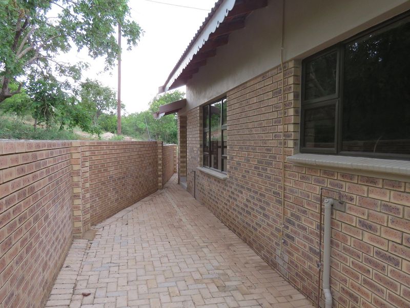 A Luxury Home Designed for Living, Entertaining & Relaxation - Photo 8