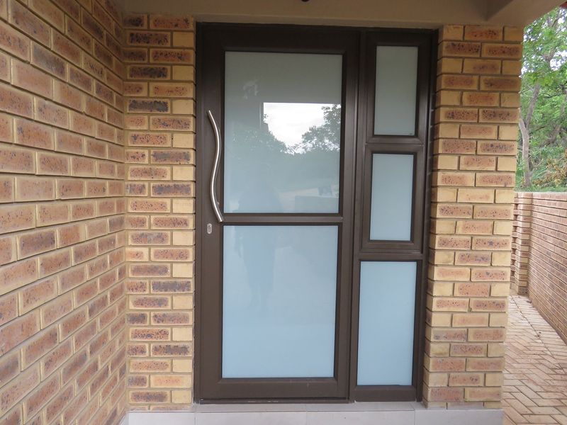 A Luxury Home Designed for Living, Entertaining & Relaxation - Photo 7