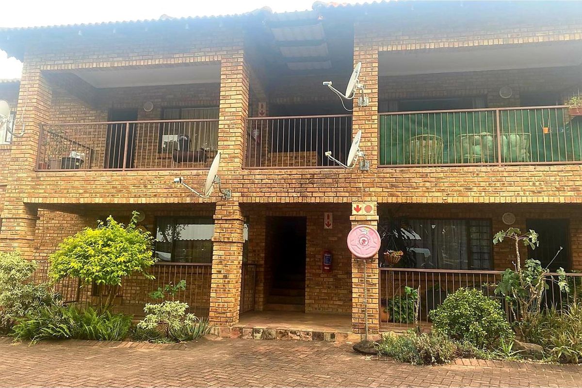 2 Bedroom apartment in secure complex - Photo 3