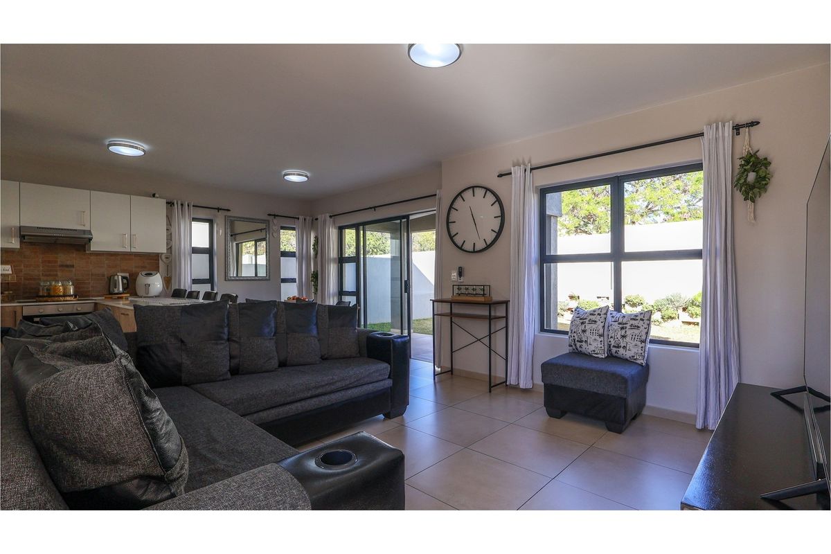 "Modern Family Townhouse in Matumi Valley" - Photo 3