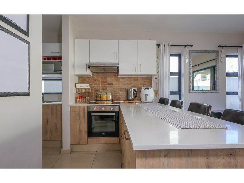 "Modern Family Townhouse in Matumi Valley" - Photo 4