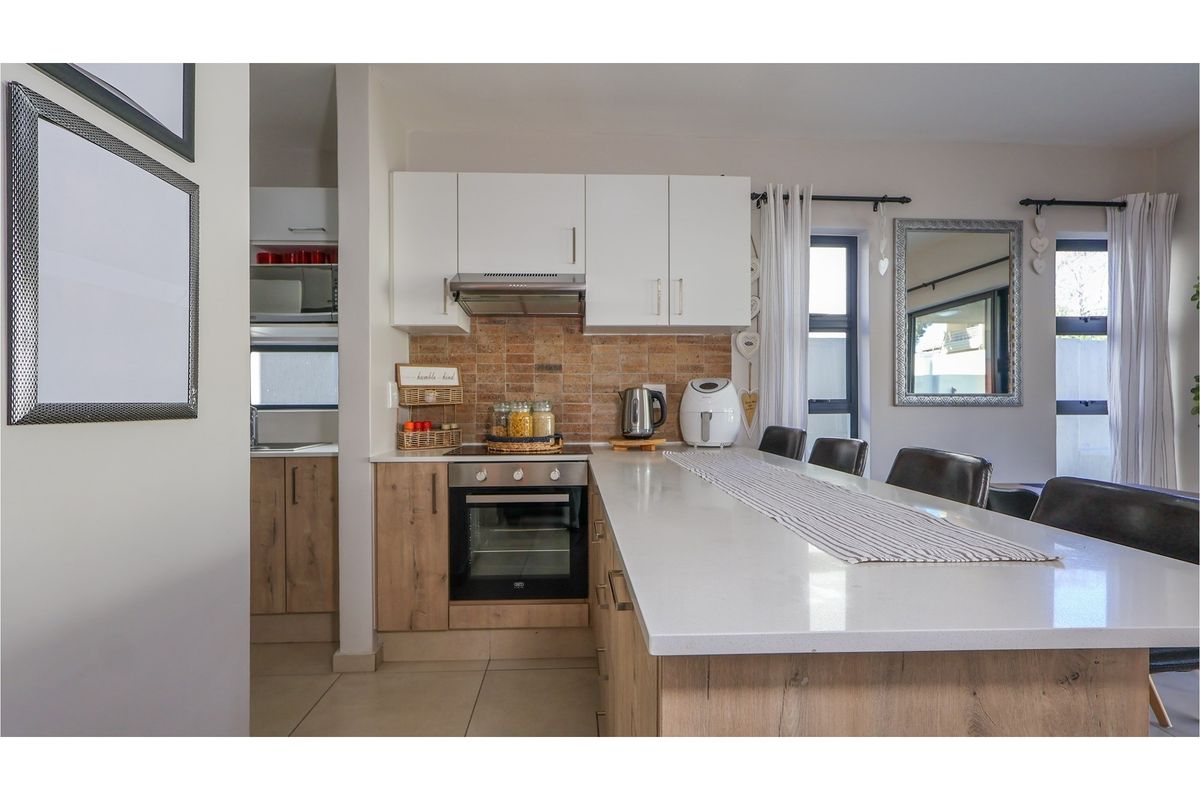 "Modern Family Townhouse in Matumi Valley" - Photo 4