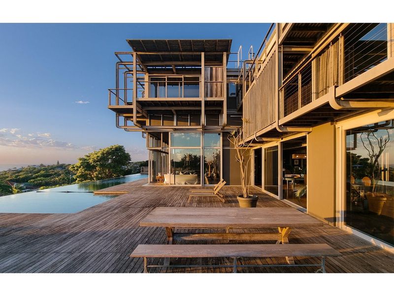 Luxurious Eco-Friendly Residence with Panoramic Ocean and Inland Views - Photo 2