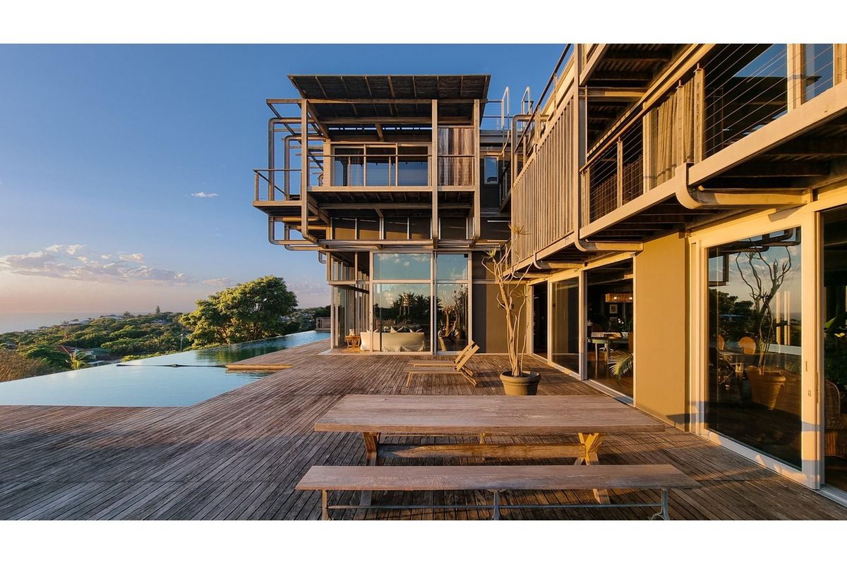 Luxurious Eco-Friendly Residence with Panoramic Ocean and Inland Views - Photo 2