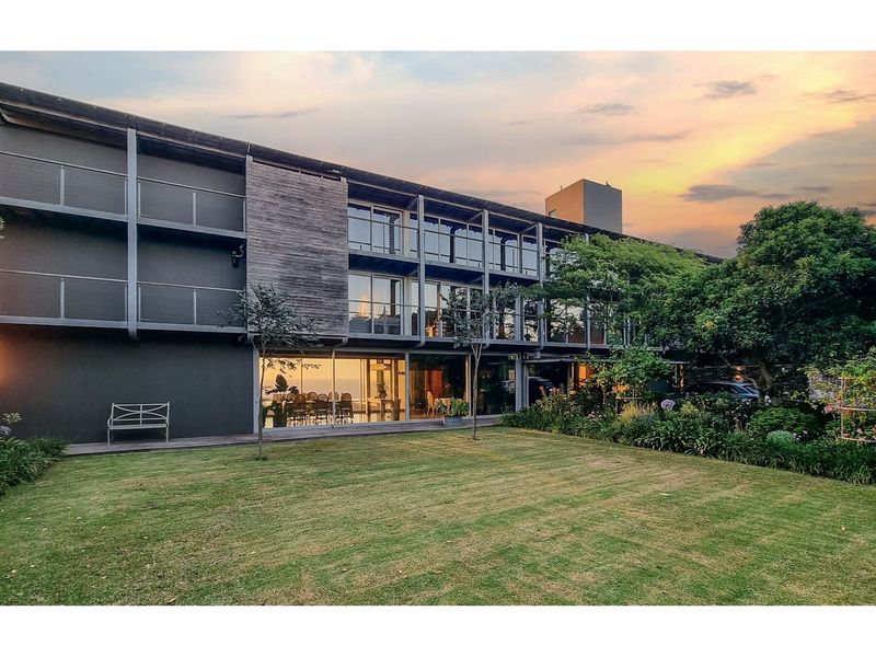 Luxurious Eco-Friendly Residence with Panoramic Ocean and Inland Views - Photo 3