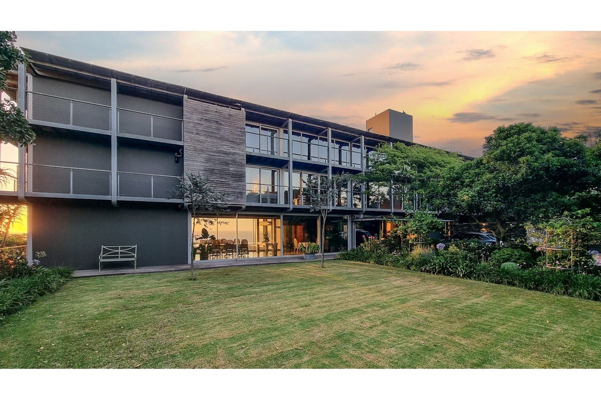 Luxurious Eco-Friendly Residence with Panoramic Ocean and Inland Views - Photo 3